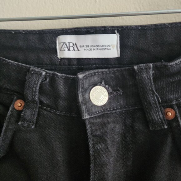 ZARA The Dreed High Rise Cropped Jeans in Stretch Denim Size 28 - Picture 3 of 3